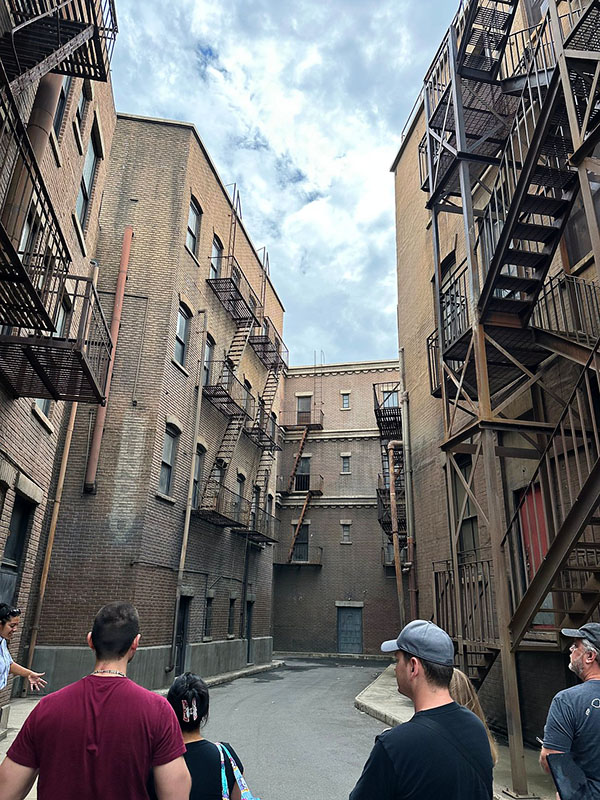 Hãng phim Warner Bros