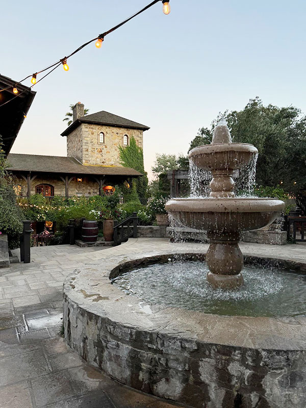 nhà máy sản xuất rượu V.Sattui