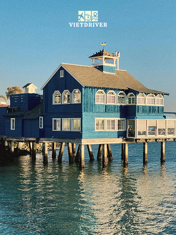 Làng Cảng biển (Seaport Village)